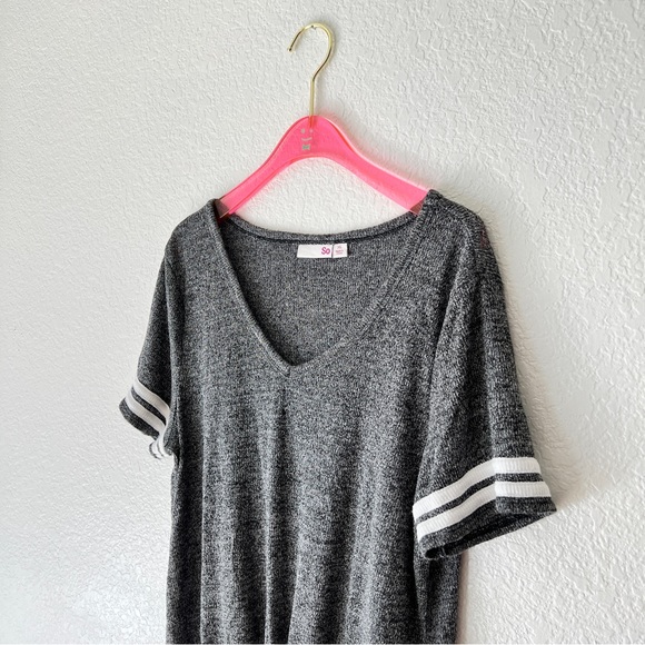 SO Gray Varsity Baseball V Neck Tee Size XL - Picture 5 of 7